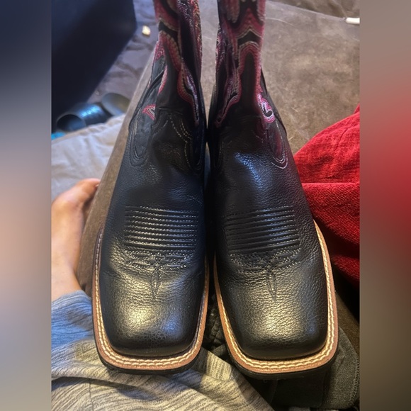 ARIAT boots - Picture 4 of 9